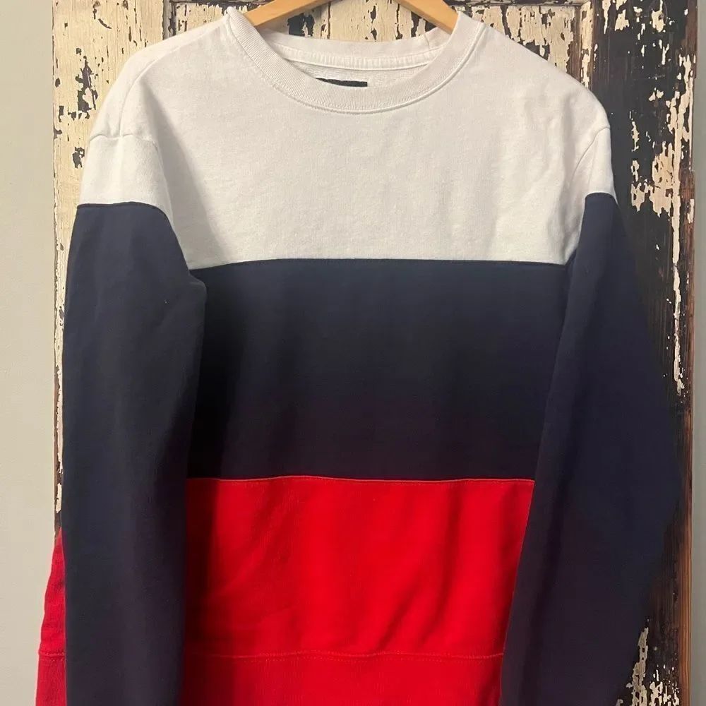 American Eagle preppy Red White and Blue Crewneck men’s sweatshirt. Size M.